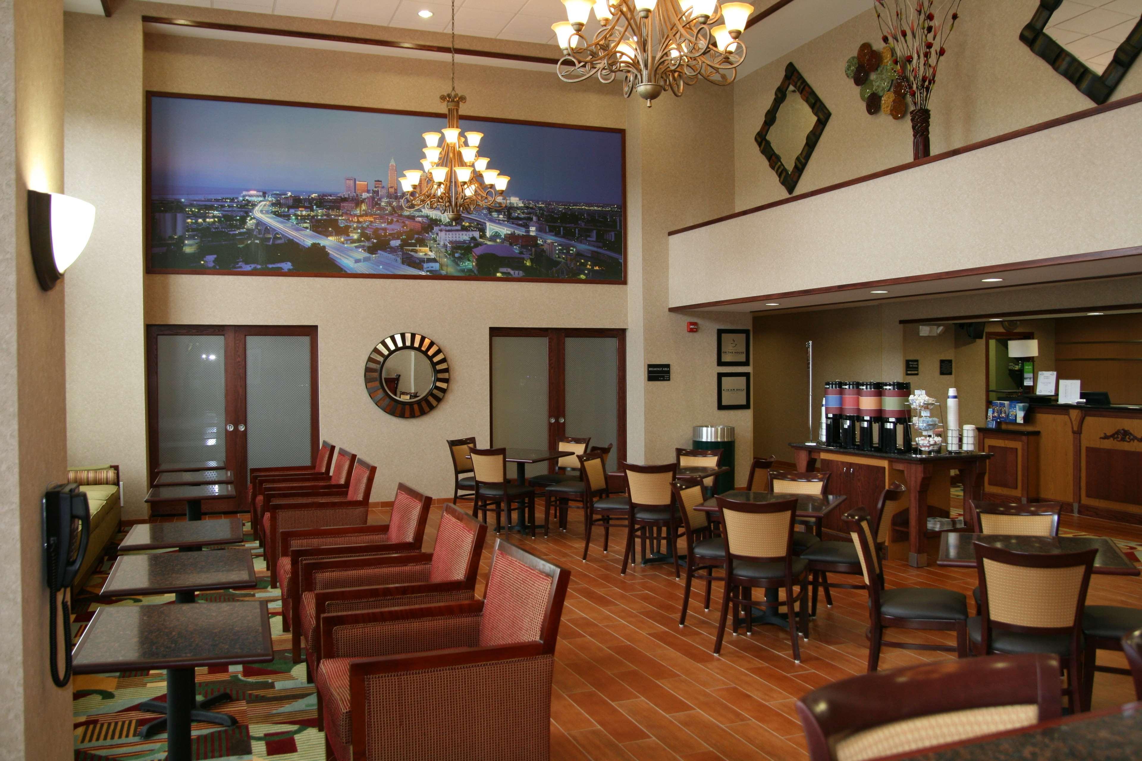 Hampton Inn & Suites Cleveland-Mentor Restaurant bilde